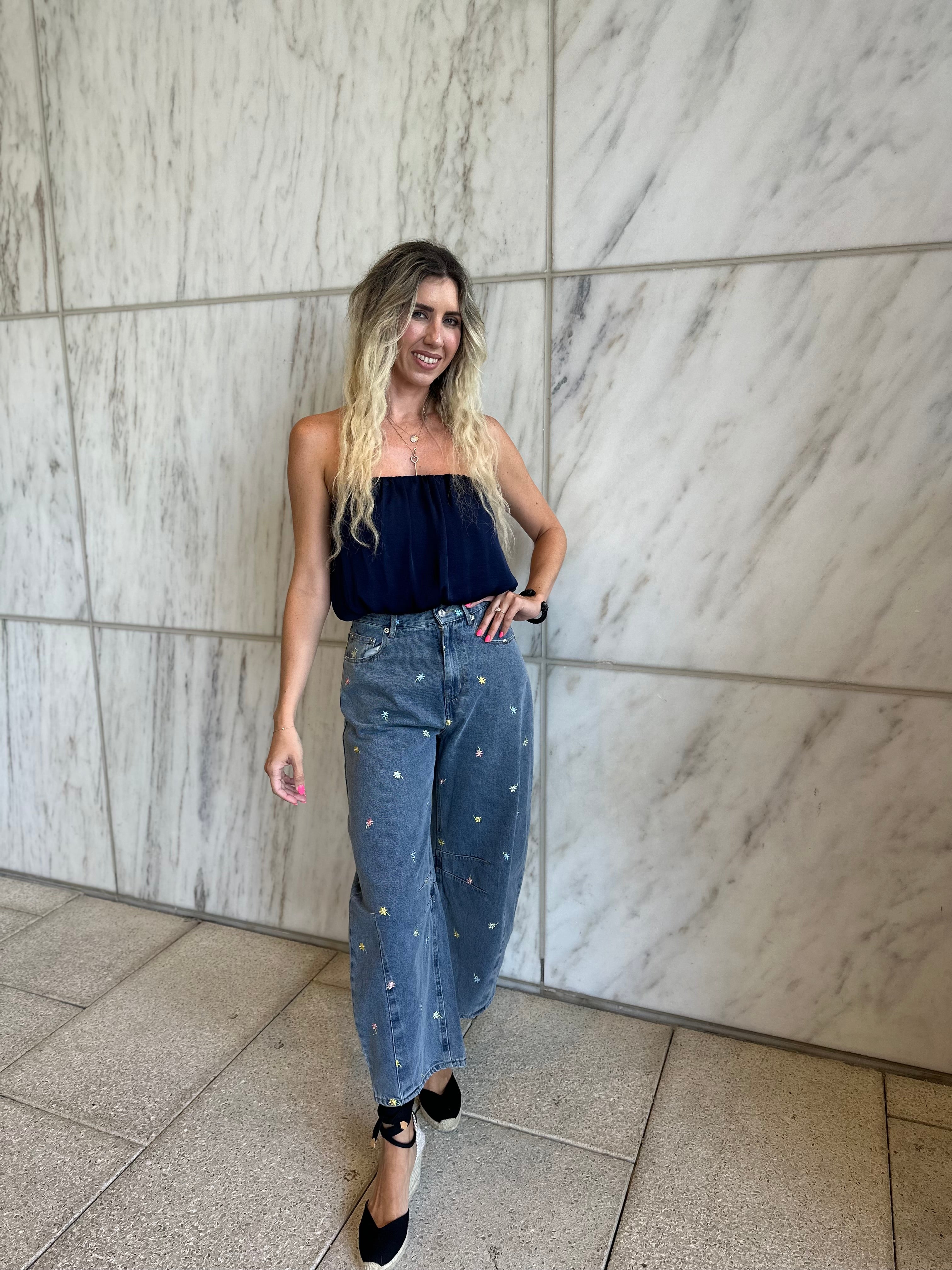 Flower Details Barrel Jean