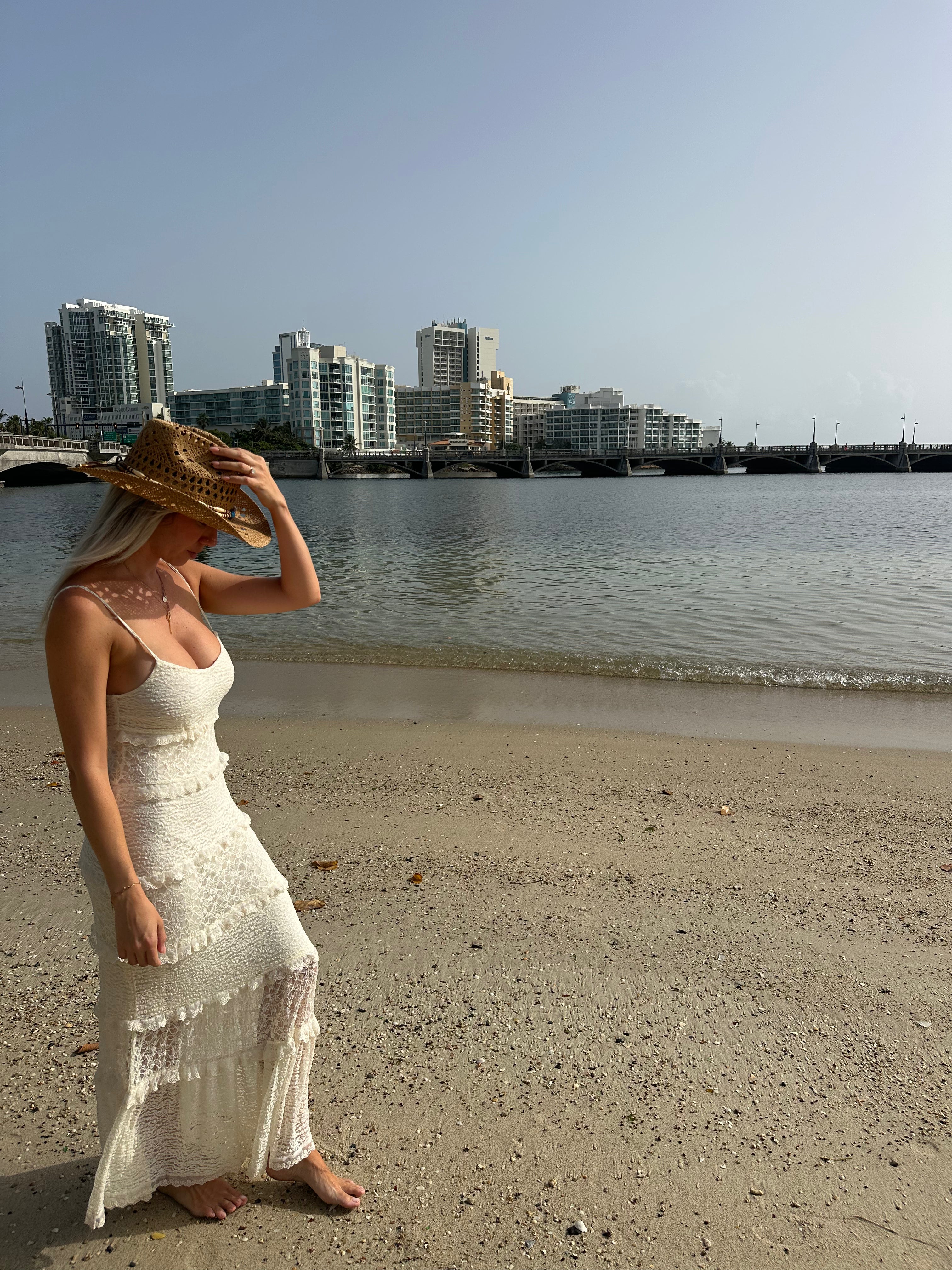 Maré Lace Maxi Dress