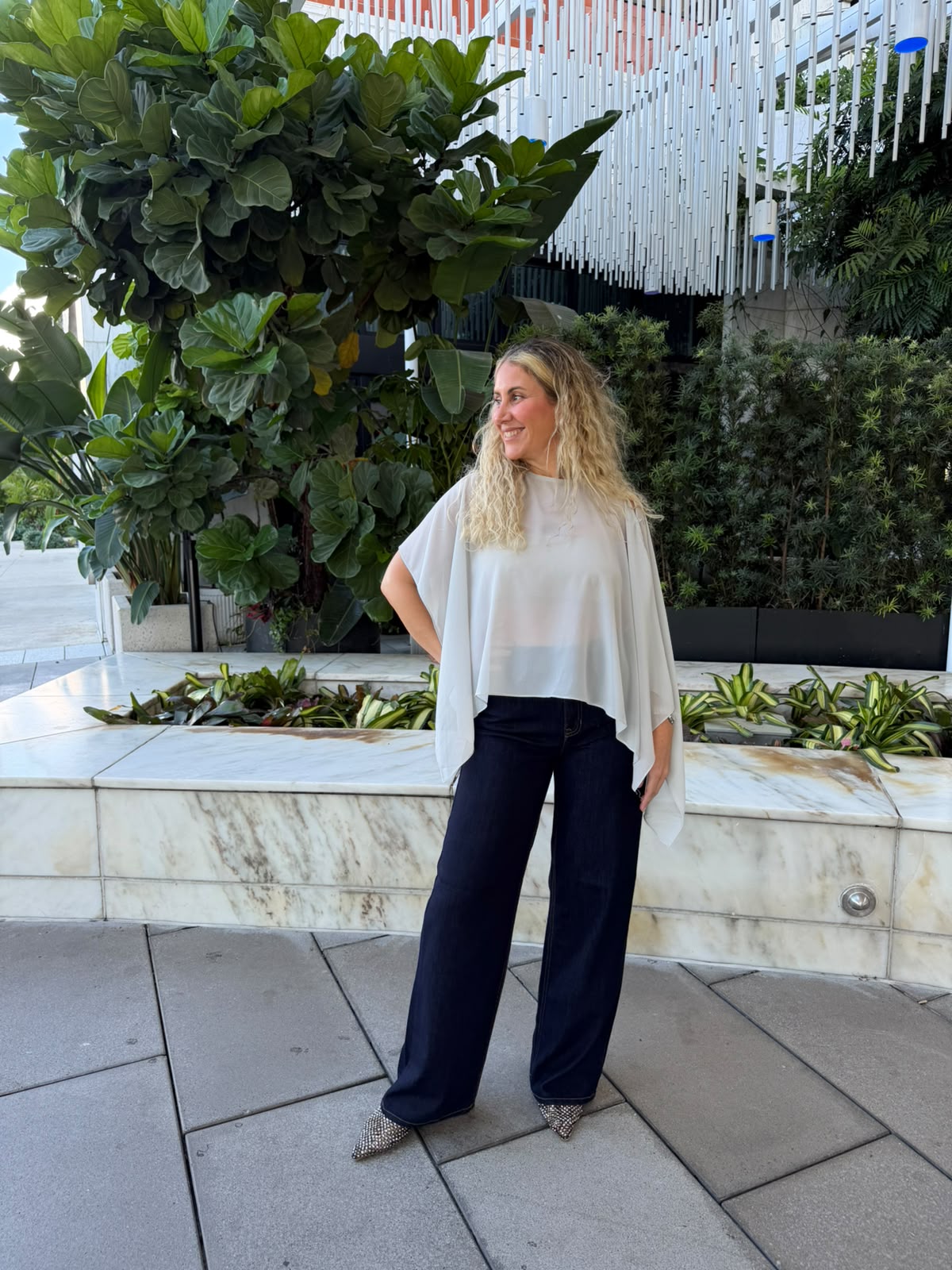 Relaxed Wide Leg Dark Jeans