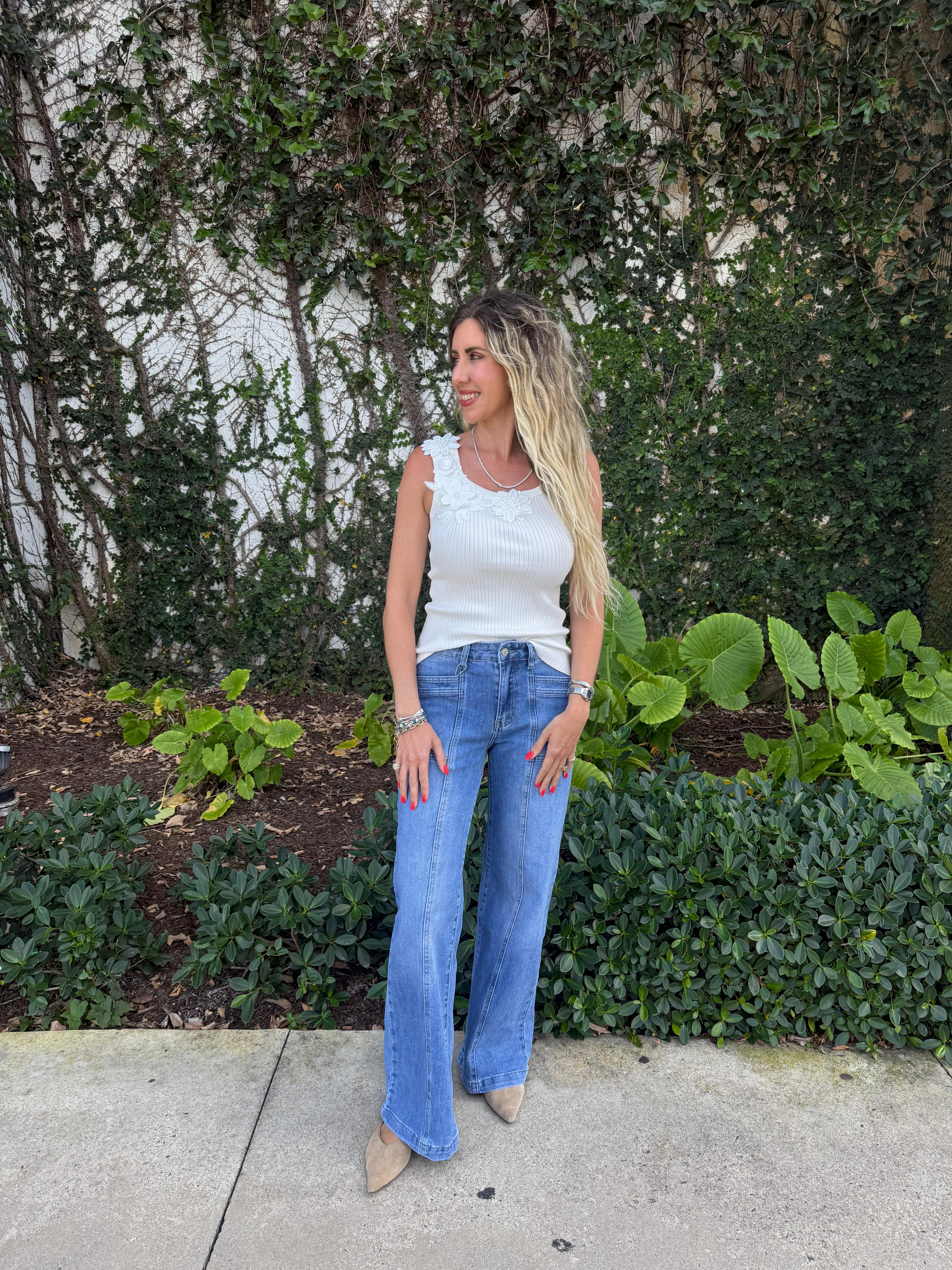 Front Pockets Straight Jeans