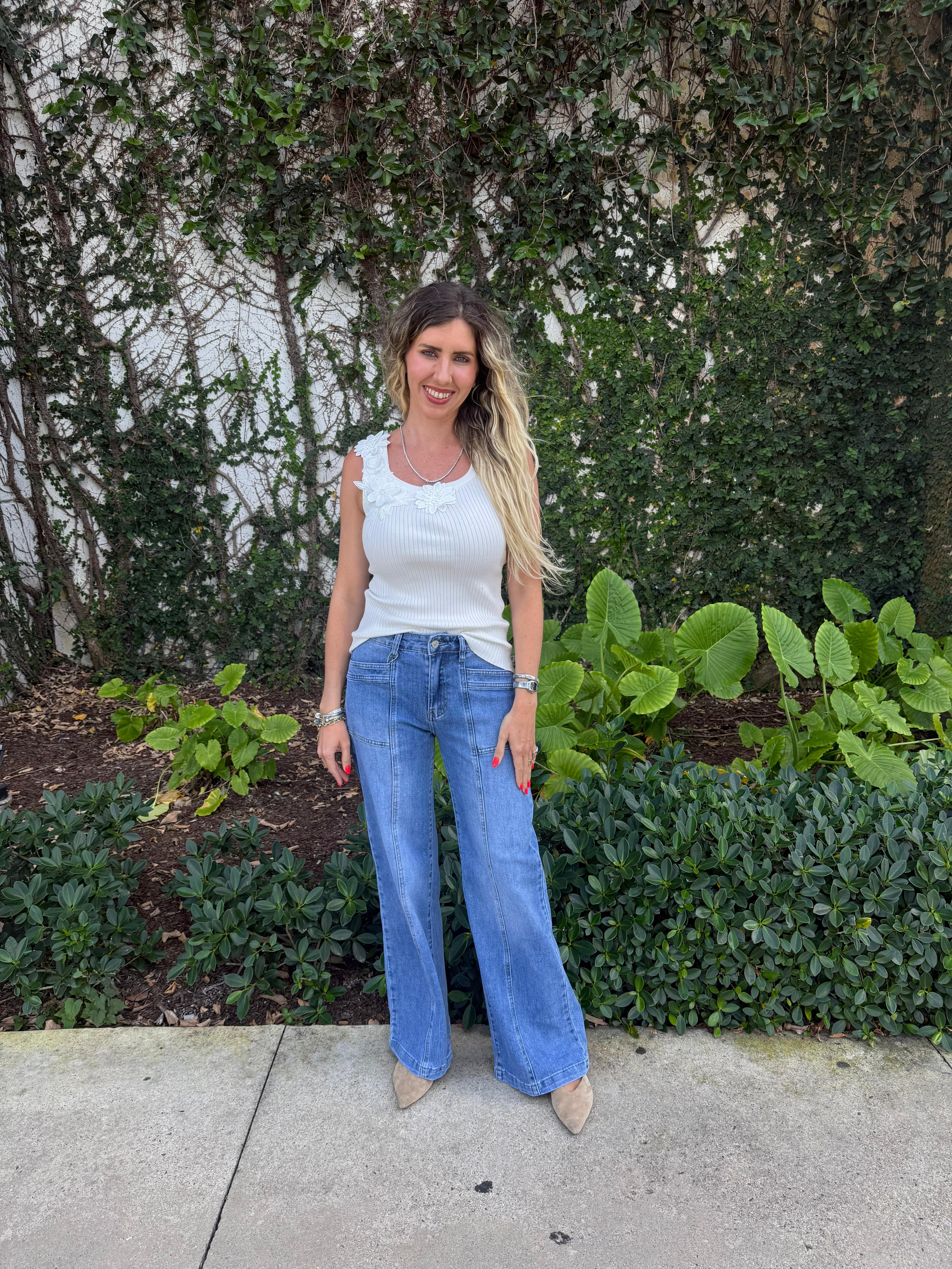 Front Pockets Straight Jeans